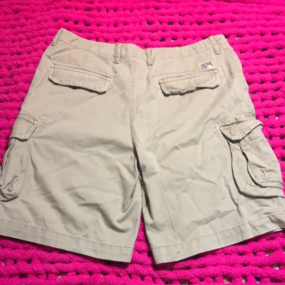 Men’s khaki cargo shorts - Picture 3 of 4
